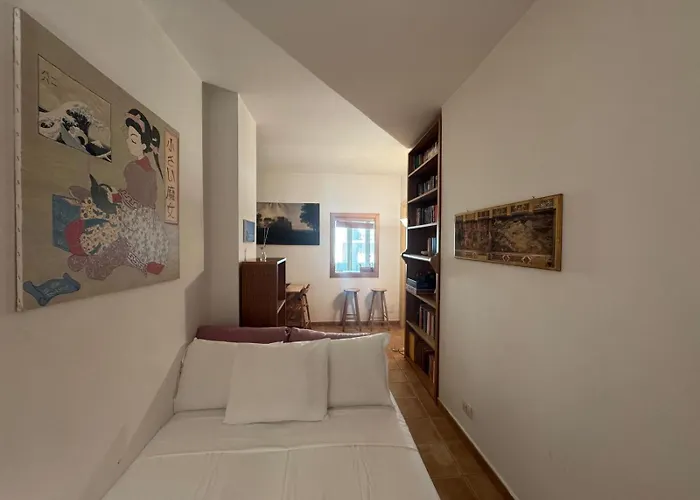 Beyond The Crowds Your Authentic Retreat Appartement Rome
